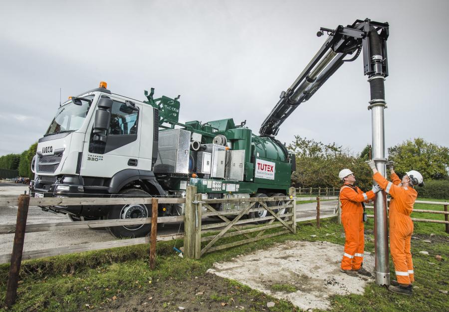  Iveco Trakker Hi-Land 330 6x4 2013 года  (UK) (фото 3 из 3)